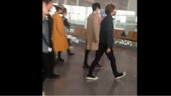 G-Dragon(BigBang),太阳(Bigbang),T.O.P(Bigbang),大声(BigBang) - 首尔前往北京 北京机场到达 Part 1