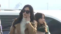 俞利(少女时代),少女时代,Tiffany(少女时代),Sunny(少女时代),允儿(少女时代) - The Fact 韩国仁川机场 少女时代 新闻报道