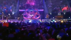 Garth Brooks - People Loving People (American Music Awards 2014)现场版