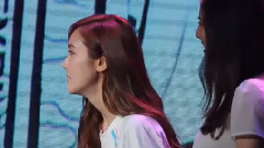 Jessica - 粉丝走台偷笑说中文