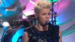 Robyn - Dancing On My Own Leno Show