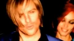 Bryan Adams - The Only Thing That Looks Good On Me Is You