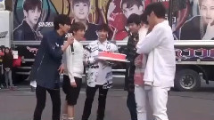 JJCC - JJCC&郑薰熙 新歌On the Flower Bed录制新闻报道