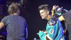 One Direction - Gets The Gift Of Tampon