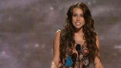 Miley Cyrus - Miley Cyrus给Britney Spears颁奖 Teen Choice Awards