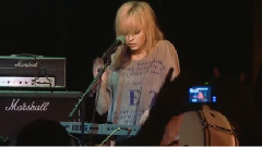 The Ting Tings - We Walk