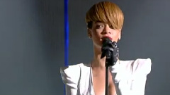Rihanna - Russian Roulette