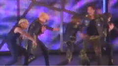 SHINee - Breaking News