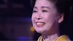 中村美律子 - 赤いエプロン