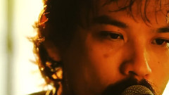 泰国歌手 - Brown Flying