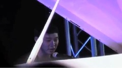 朴有天 - E!News Asia