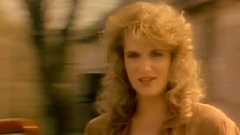 Trisha Yearwood - Shes In Love With The Boy