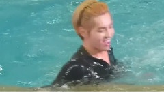 EXO-M - 一只Kris跳下水