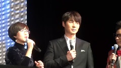 神话,JUNJIN - 弹吉他