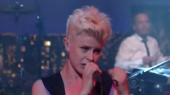 Robyn - Dancing On My Own