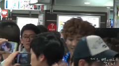 EXO,EXO-K - 灿烈叫回走错方向的白贤