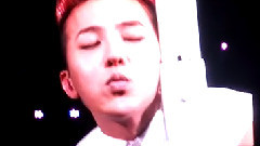 G-Dragon(BigBang),BigBang - 卖萌亲亲