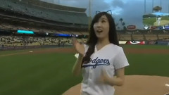 少女时代,Tiffany(少女时代) - LA道奇队比赛第一球 Tiffany Cut 中文字幕 13/05/07