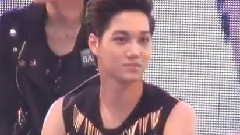 EXO,EXO-K - KAI脱衣服的小动作