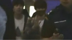 圭贤(Super Junior) - Suvarnabhumi机场送机 圭贤挥手 饭拍版 13/03/05