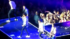 One Direction - Kiss You
