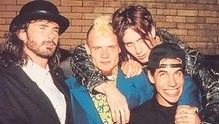Red Hot Chili Peppers - Red Hot Chili Peppers - Around The World  现场版