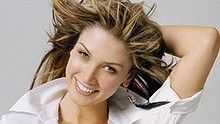 Delta Goodrem,Gwen Stefani - Delta Goodrem - Sitting On Top Of The World 花絮版