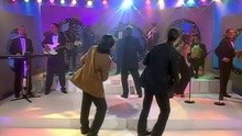 Elvis Crespo,Victor Manuelle - El Cuerpo Me Pide 现场版