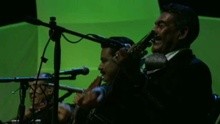 Vicente Fernández,Ricardo Arjona - La Ley Del Monte (En Vivo)