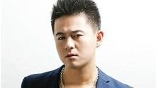 王新什 - 王新什《爱不爱都铭心刻骨》 官方版