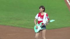 林逸欣 - 桃园Lamigo主场开球