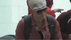 2PM - Nichkhun仁川机场饭拍