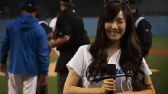 少女时代 - Tiffany from GG Visits the LA Dodgers!