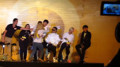 BigBang - 和幸运粉丝握手 & 拥抱