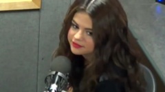 Selena Gomez - Plays Question Of The Day