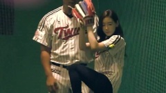 少女时代,太妍(少女时代) - Baseball Pitch Is The Most Dangerous!