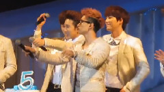 Super Junior,Super Junior-M,银赫(SuperJunior) - 赫宰指挥大家唱出道祝福歌