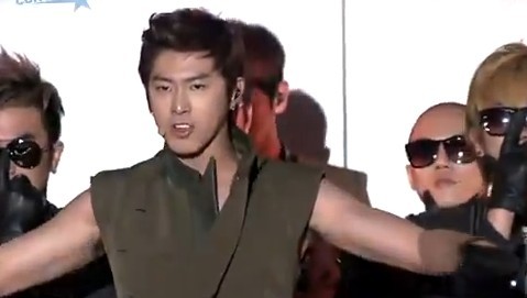 东方神起 - Keep Your Head Down