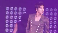 东方神起 - Keep Your Head Down