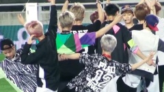 EXO,EXO-M - Wolf