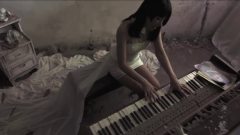 郑嘉嘉 - Iron Lady