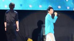 五月天,严爵 - 洁癖