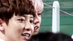 EXO,EXO-M - 水原足球友谊赛公演观众席上