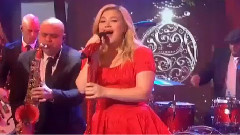 Kelly Clarkson - Underneath The Tree