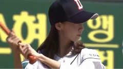 少女时代 - Singing 0f The National Anthem & Ceremonial First Pitch