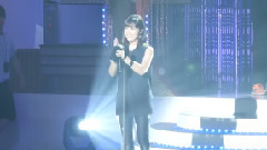 郑恩地(A Pink),A Pink - 郑恩地拍摄崔春熙演唱会唱歌片段2