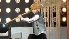 EXO,EXO-M - KRIS学小沙弥扫帚功