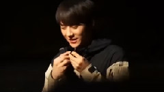 BTOB - 李旼赫拿粉丝的相机拍照