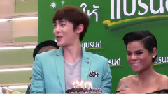 Nichkhun(2PM),2PM - Nichkhun 帮P'Opal庆生