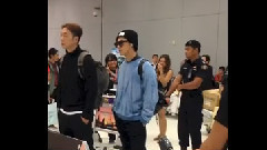 郑允浩 - 允浩 At Suvarnabhumi Airport